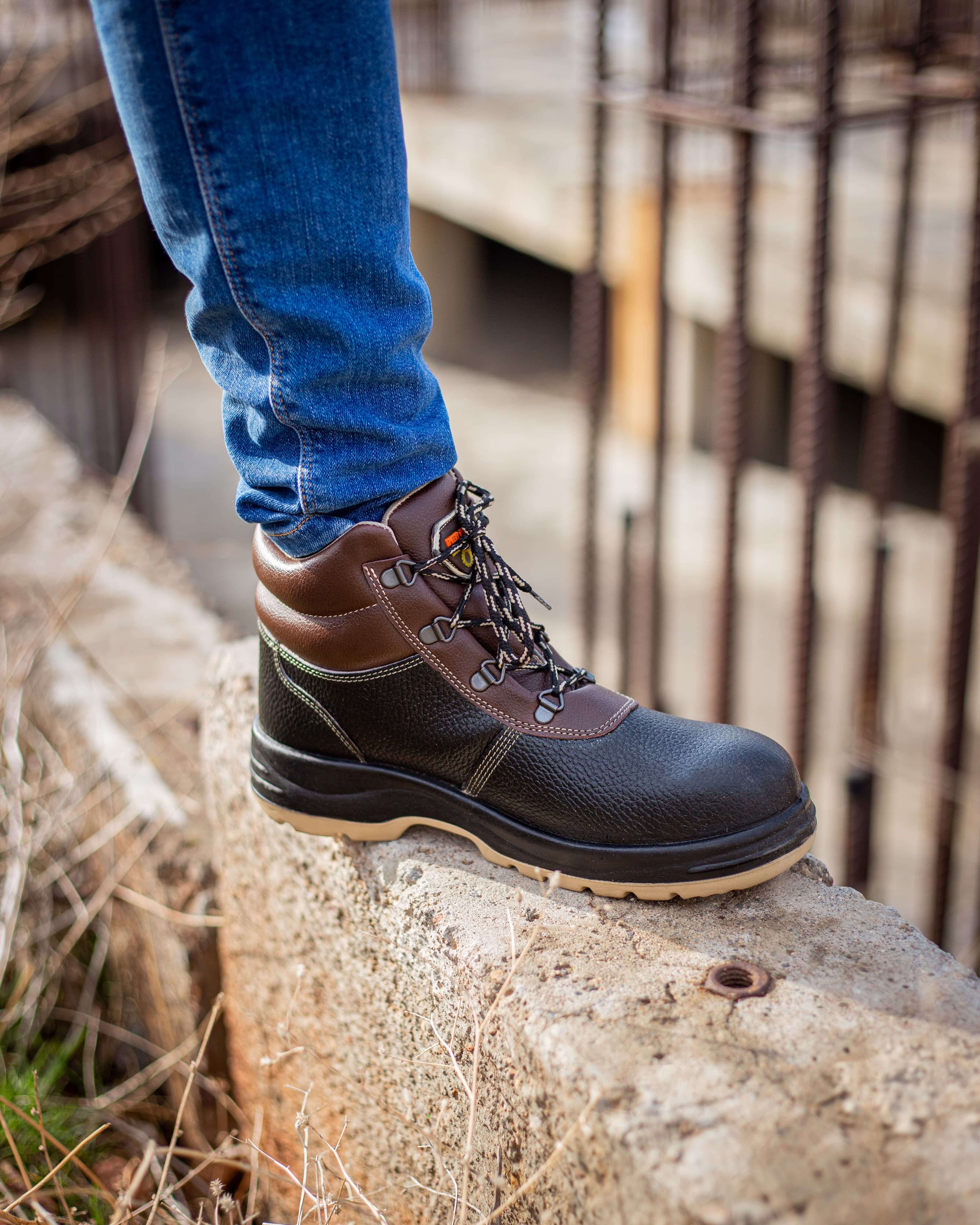 نمای بیرونی کفش ایمنی پیام