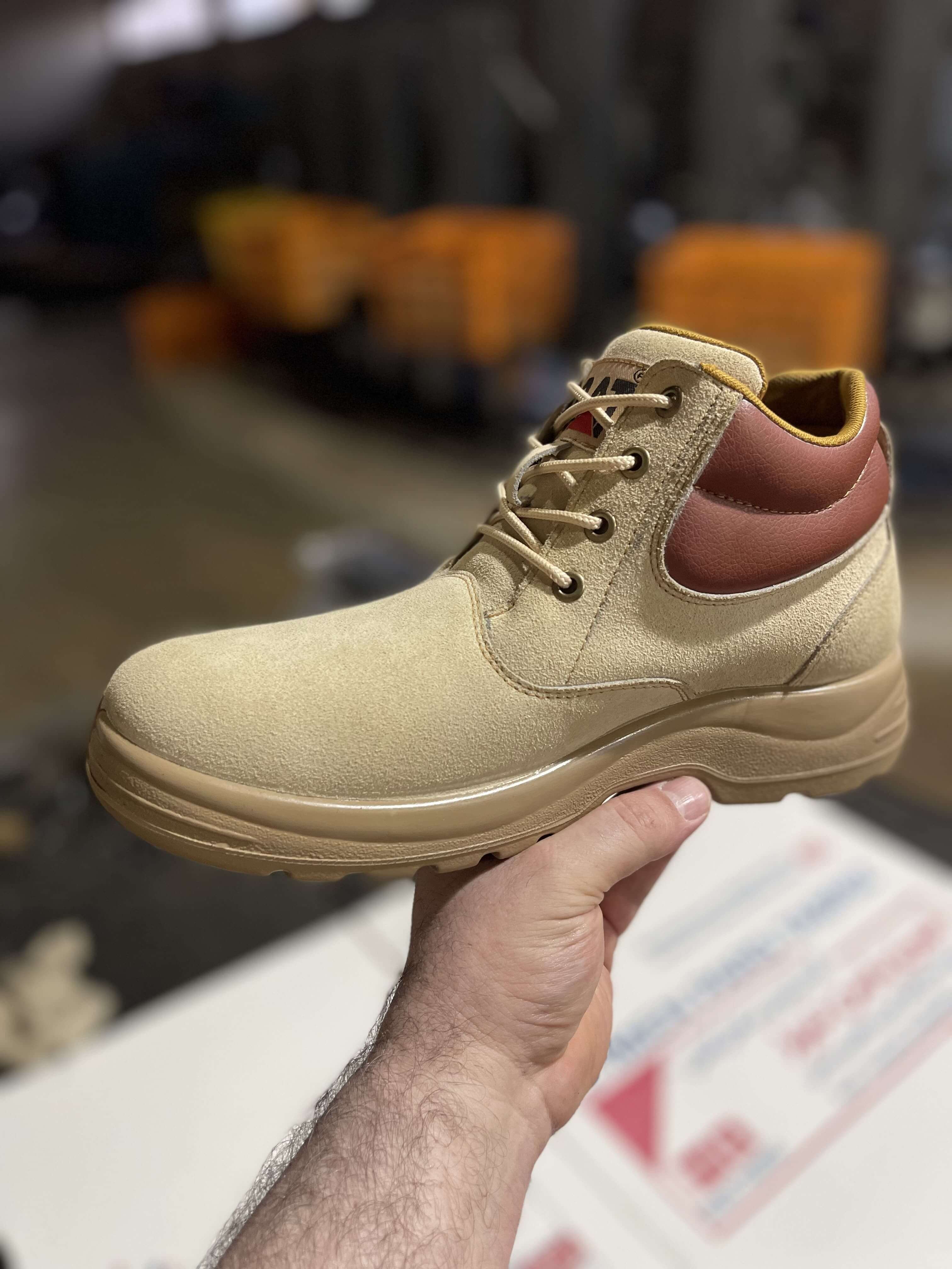 نمای بیرونی پوتین کار آذرخش